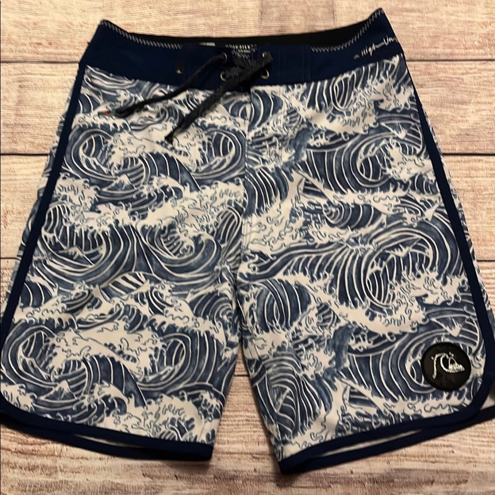 GUC Boys Size 10 Quicksilver Board Shorts